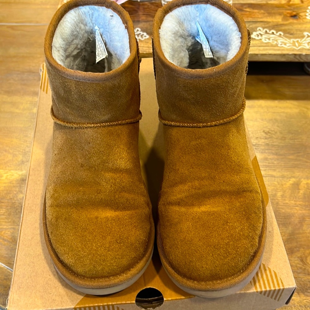 Women’s Koola Mini ll size 7 boot